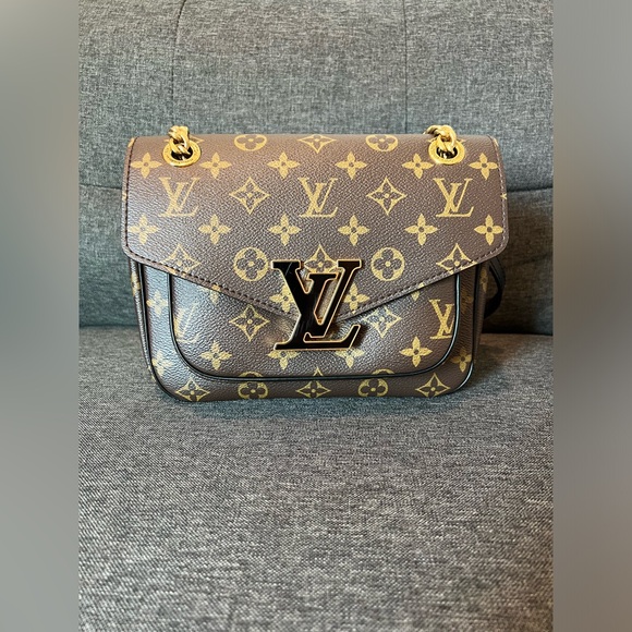 Louis Vuitton Passy - Picture 3 of 17